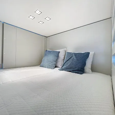 Long With Sauna And Garage Apartment *