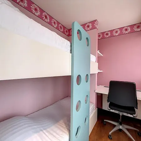 Long With Sauna And Garage Apartment *